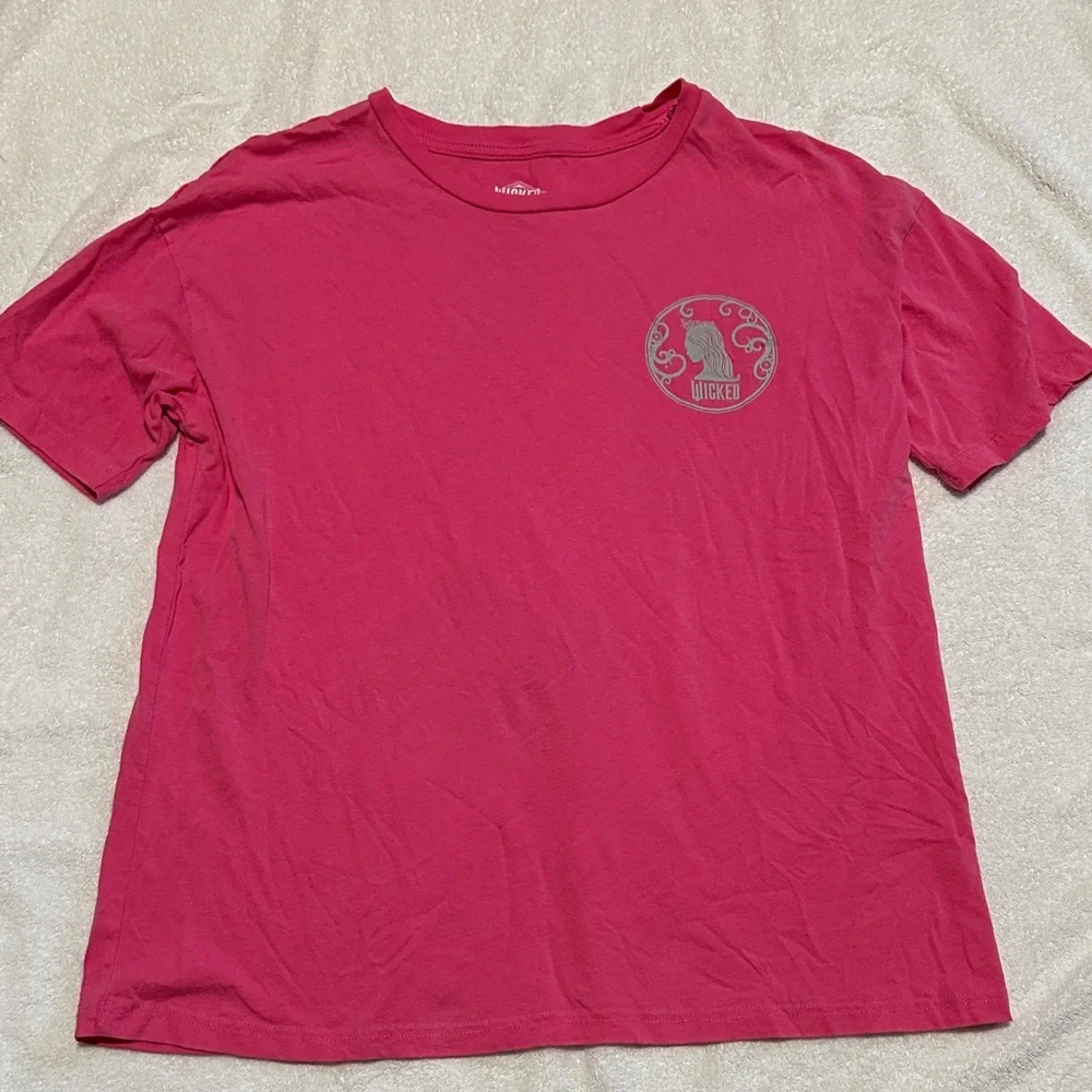 Wicked Juniors Pink Short Sleeve T-Shirt with Glinda Graphic Size Small - Picture 1 of 4